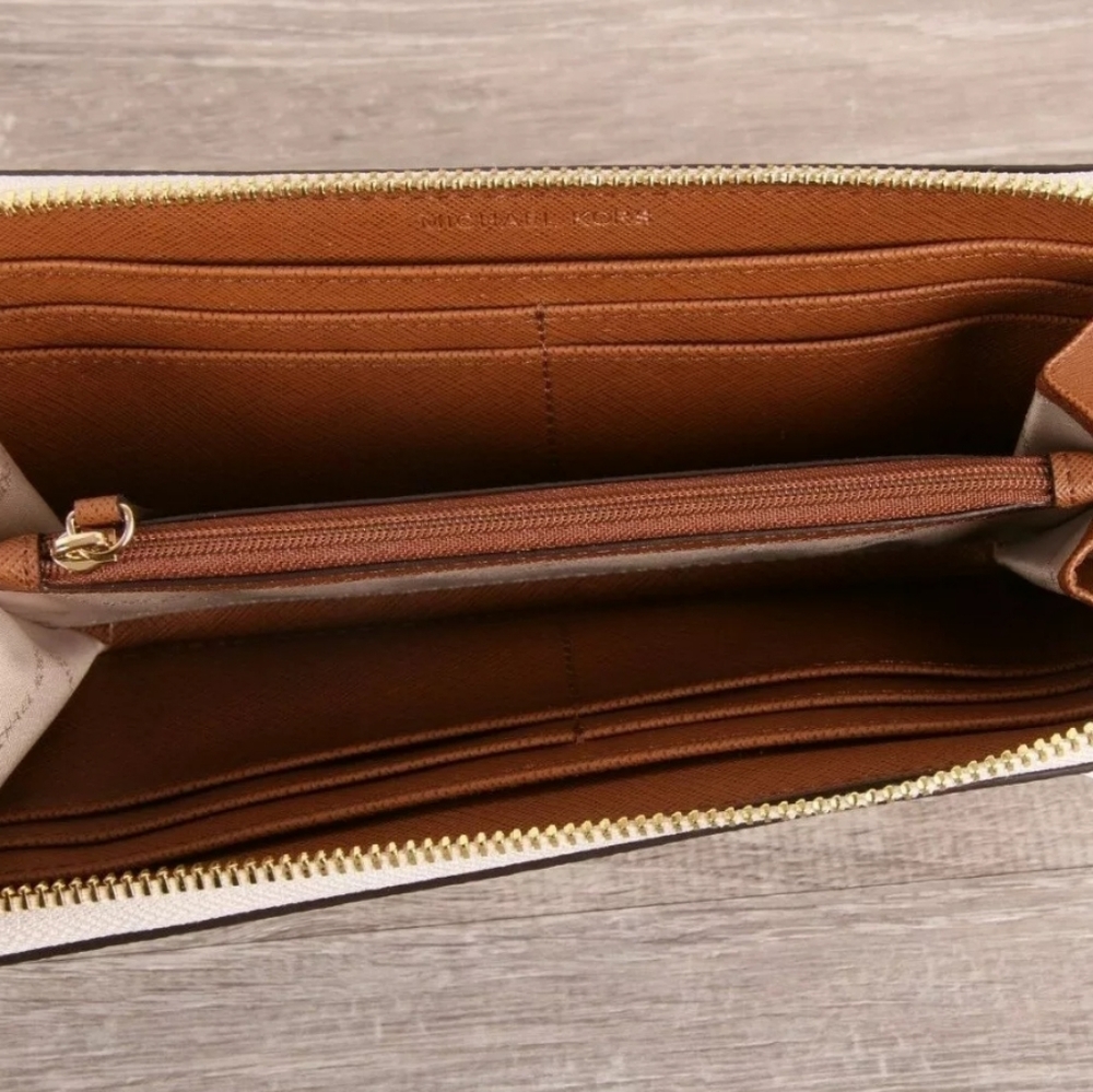 ⚠️LAST 1⚠Michael Kors Giftables Continental Wallet - Picture 4 of 4